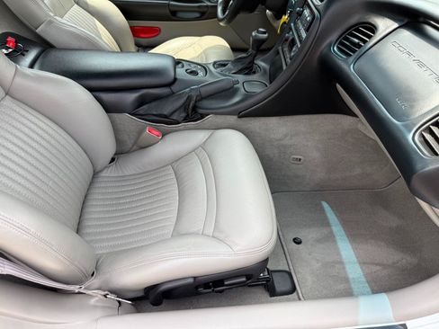 Used 1998 Chevrolet Corvette Coupe RWD image 34