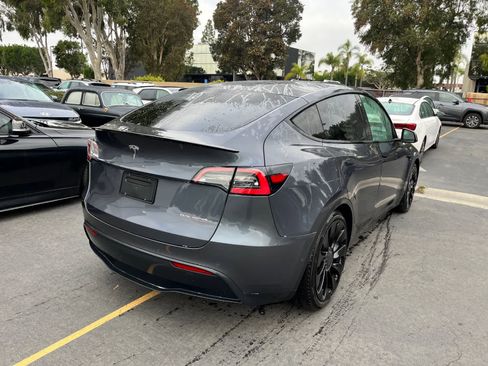 Used 2021 Tesla Model Y Performance image 3