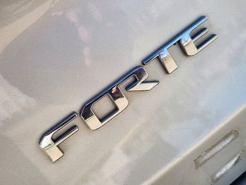 Used 2017 Kia Forte LX w/ LX Popular Package image 11