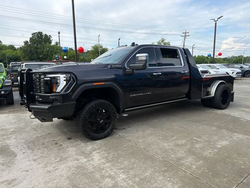 Used 2025 GMC Sierra 3500 Denali Ultimate AWD/4WD image 5