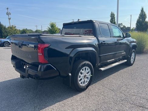 Used 2025 Toyota Tacoma SR5 image 2