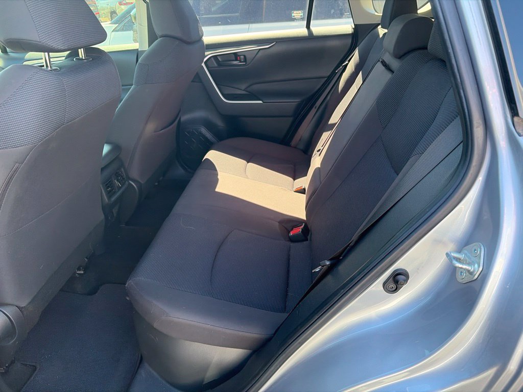 Used 2021 Toyota RAV4 LE w/ Carpet Mat Package (TMS) AWD/4WD image 7