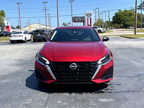 Used 2024 Nissan Altima 2.5 SV image 2