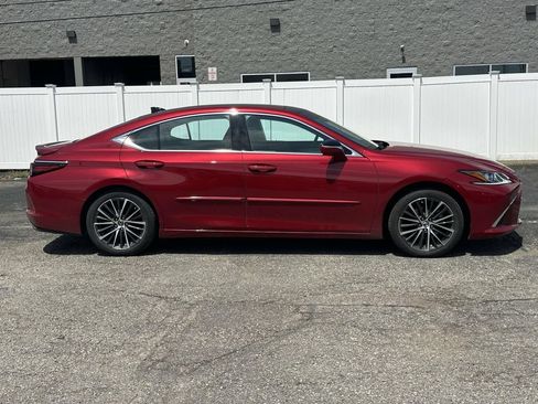 Used 2022 Lexus ES 350 w/ Premium Package FWD image 2