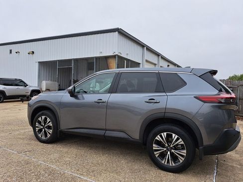 Used 2023 Nissan Rogue SV image 7