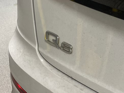 Used 2022 Audi Q8 Premium image 8
