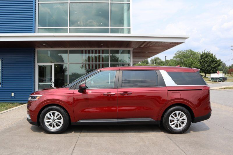 Used 2022 Kia Carnival LX FWD image 6