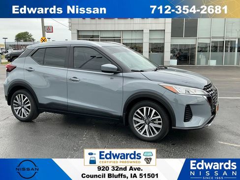 Used 2023 Nissan Kicks SV FWD image 1