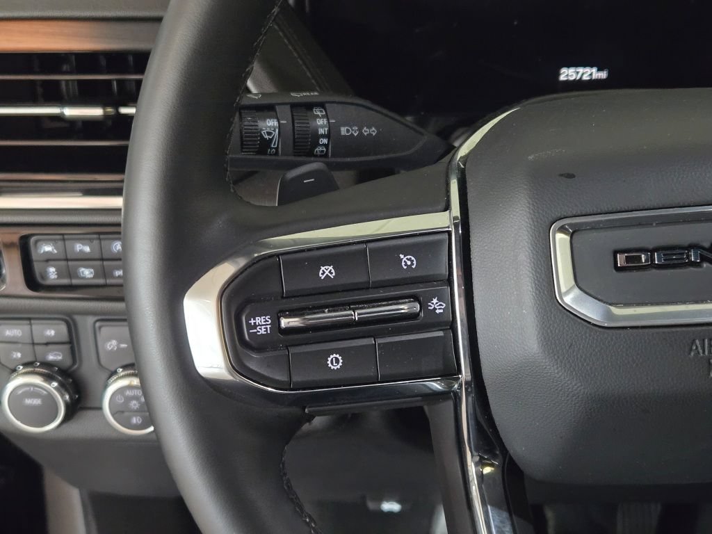 Used 2025 GMC Yukon Denali AWD/4WD image 27