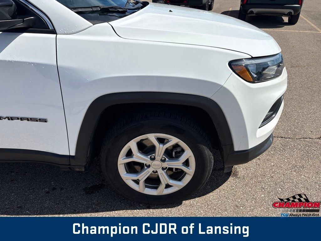 Used 2024 Jeep Compass Latitude AWD/4WD image 36