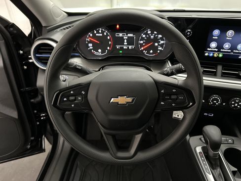 New 2026 Chevrolet Trax LS w/ LS Convenience Package FWD image 24
