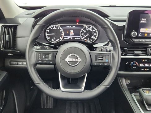 Used 2025 Nissan Pathfinder SV image 34