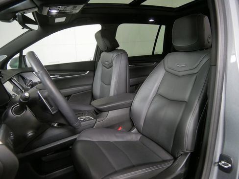 Used 2024 Cadillac XT6 Sport w/ Technology Package AWD/4WD image 12