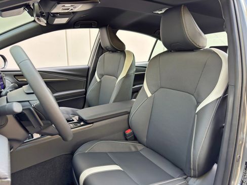 Used 2025 Toyota Camry SE w/ Convenience Package image 34