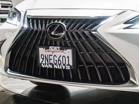 Used 2024 Lexus ES 300h w/ Premium Package image 5
