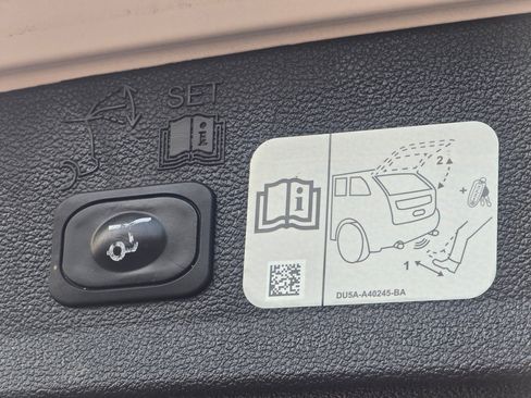 Used 2018 Ford Escape Titanium AWD/4WD image 22