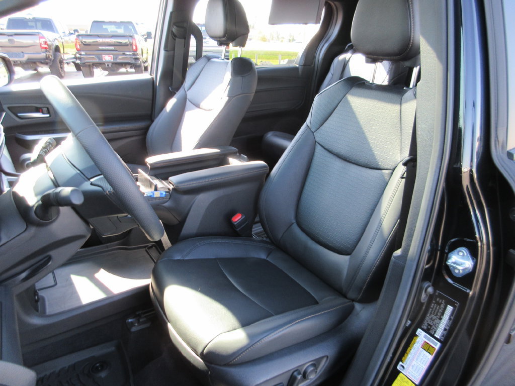 Used 2025 Toyota Sienna XLE Woodland Edition AWD/4WD image 22