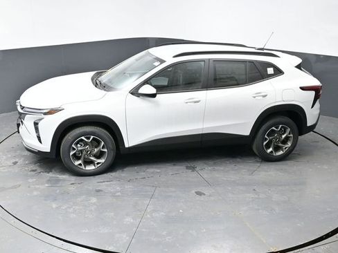 New 2026 Chevrolet Trax LT w/ Driver Confidence Package FWD image 37