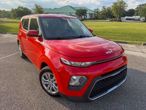 Used 2022 Kia Soul LX FWD image 2