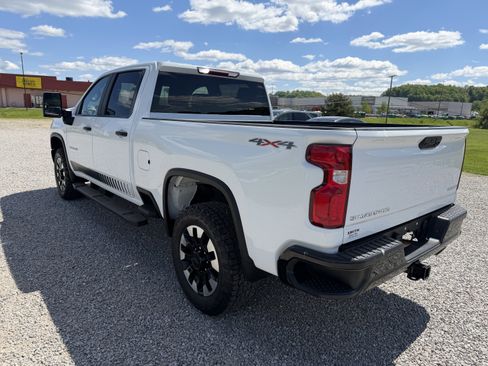 Used 2020 Chevrolet Silverado 2500 Custom w/ Custom Value Package AWD/4WD image 4