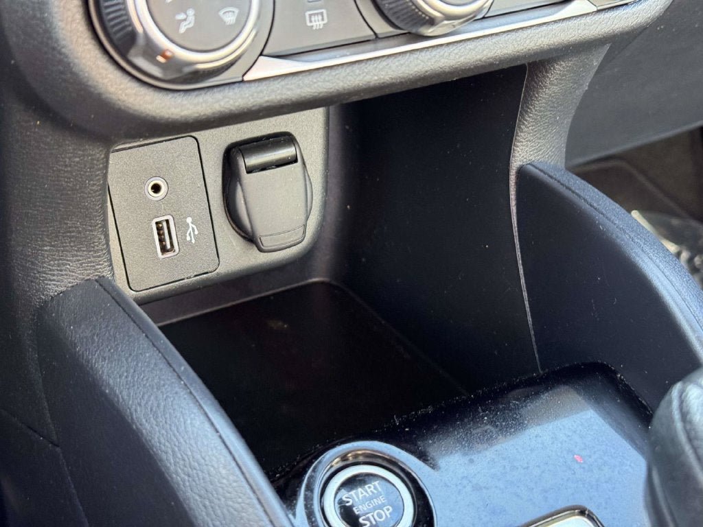 Used 2022 Nissan Versa SV FWD image 14