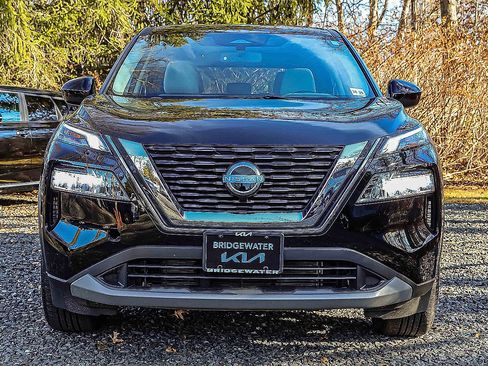 Used 2023 Nissan Rogue SV image 2