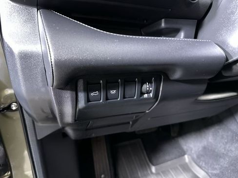 Used 2023 Subaru Ascent Limited image 18