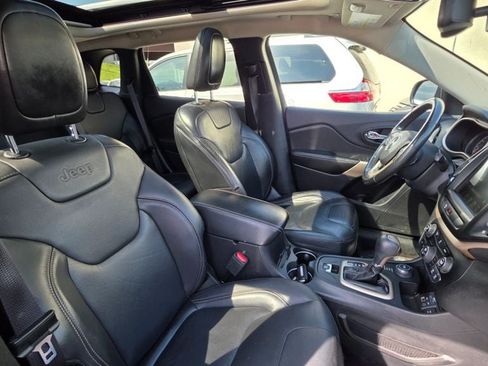 Used 2018 Jeep Cherokee Limited AWD/4WD image 35