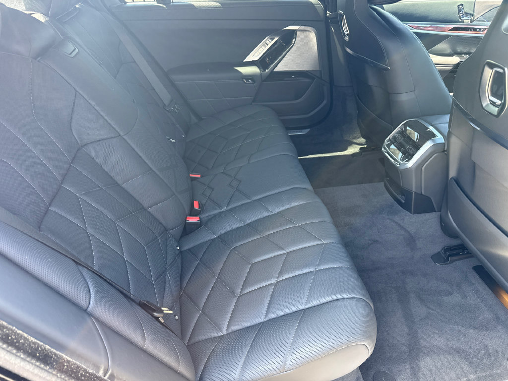 New 2026 BMW i7 xDrive60 AWD/4WD image 16