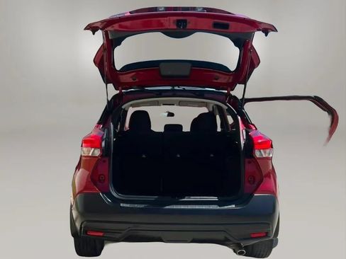 Used 2018 Nissan Kicks SV w/ Exterior Package FWD image 11