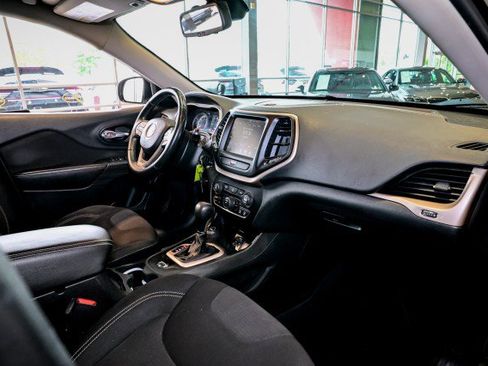 Used 2015 Jeep Cherokee Latitude AWD/4WD image 23