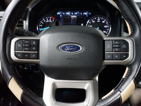Used 2023 Ford Expedition XLT RWD image 12