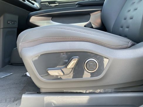 New 2026 Kia EV9 Wind image 18