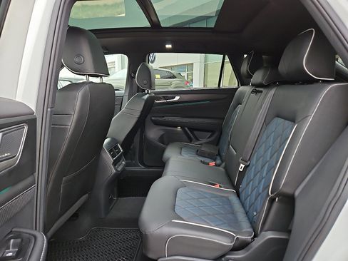 Used 2025 Volkswagen Atlas Cross Sport SEL Premium R-Line image 10