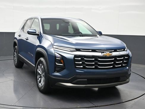 Used 2025 Chevrolet Equinox LT FWD image 8