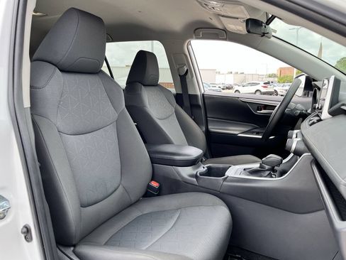 Used 2025 Toyota RAV4 XLE FWD image 25