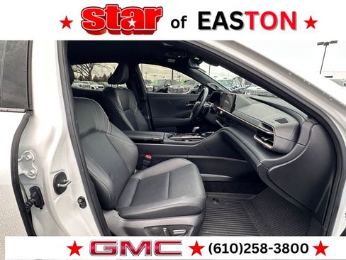 Used 2024 Toyota Crown Platinum image 11