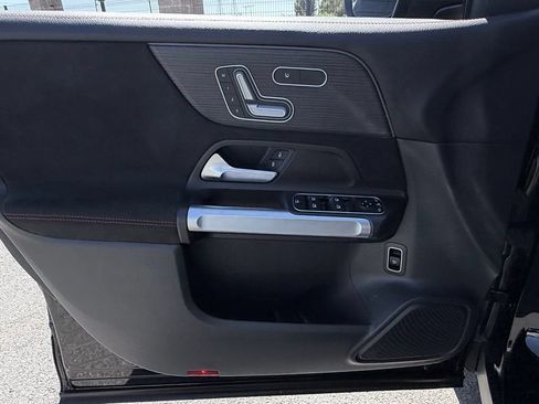 Used 2023 Mercedes-Benz GLB 250 image 16