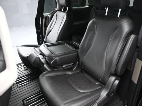 Used 2026 Kia Carnival FWD image 20
