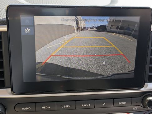 New 2025 Hyundai Venue SE image 28