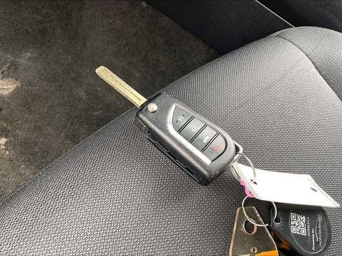 Used 2023 Toyota Corolla LE image 14