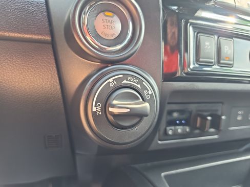 Used 2023 Nissan Titan PRO-4X AWD/4WD image 30