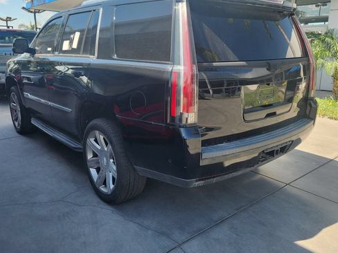 Used 2017 Cadillac Escalade Luxury AWD/4WD image 5