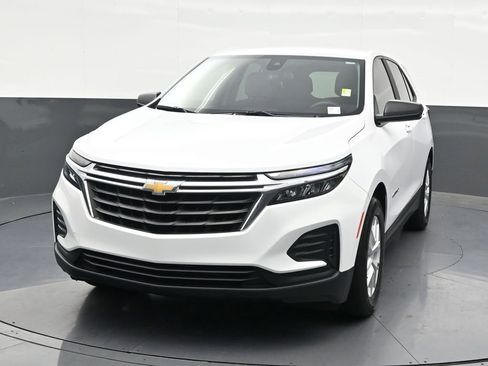 Used 2023 Chevrolet Equinox LS FWD image 9