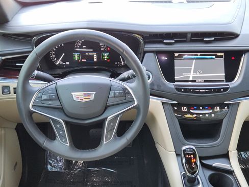 Used 2018 Cadillac XT5 Luxury w/ Driver Awareness Package FWD image 35