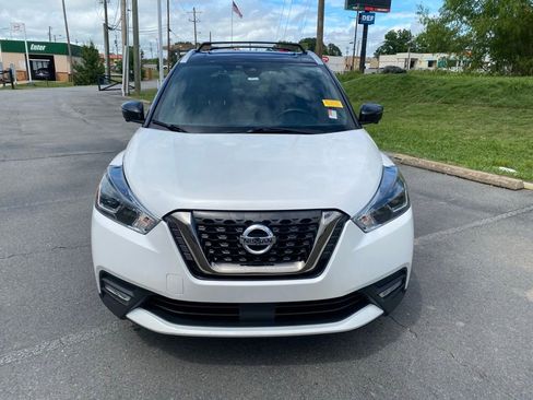 Used 2020 Nissan Kicks SR w/ SR Premium Package FWD image 2