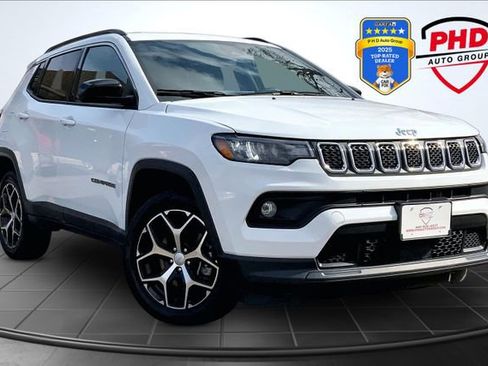 Used 2024 Jeep Compass Latitude image 1