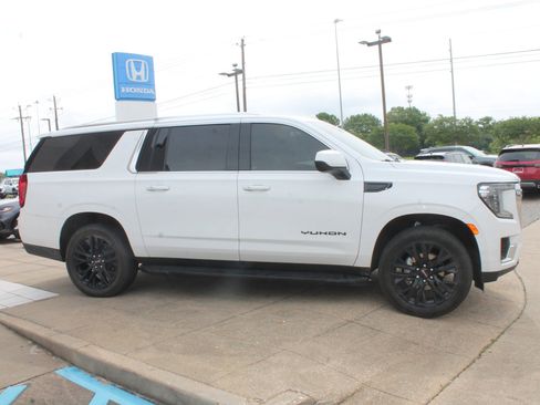 Used 2024 GMC Yukon XL SLE RWD image 3