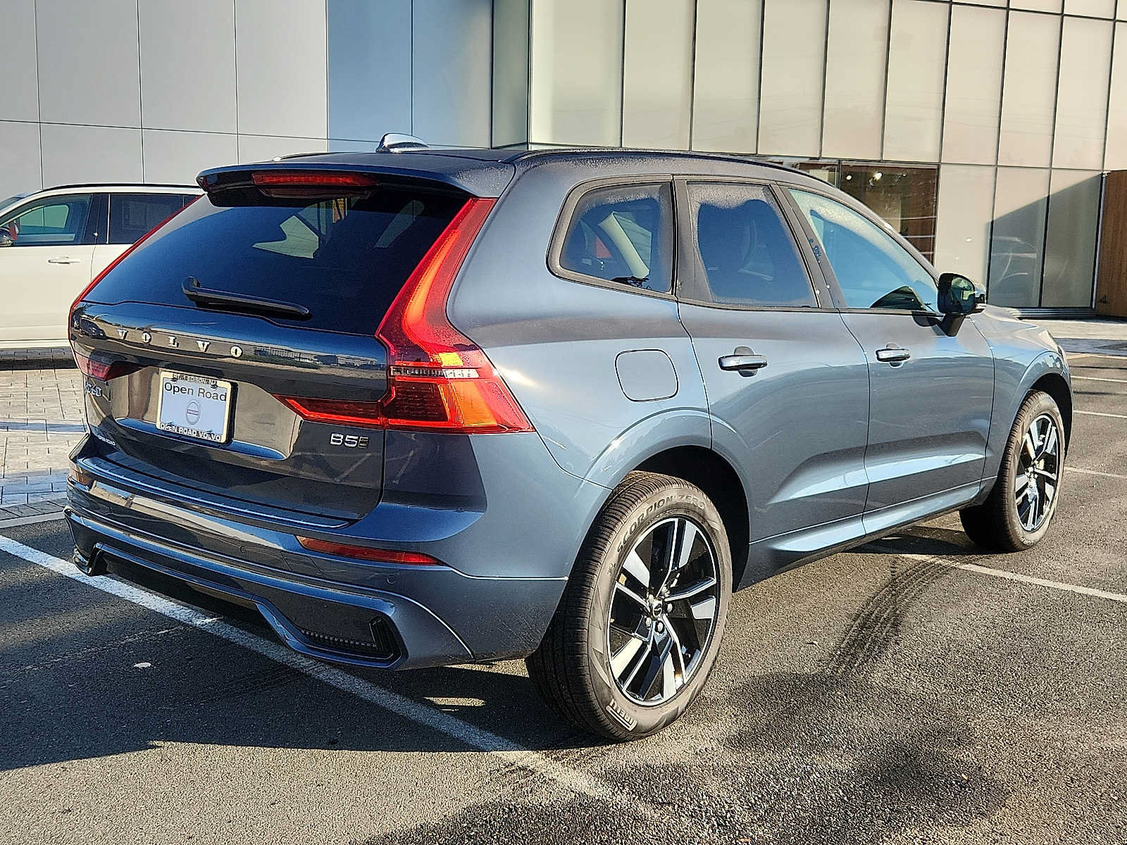 Used 2027 Volvo XC60 B5 Core AWD/4WD image 6