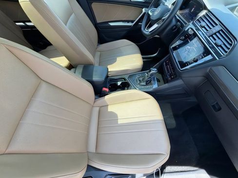 Used 2022 Volkswagen Tiguan SE FWD image 10